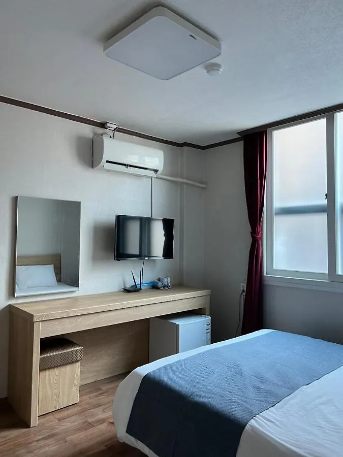 Bricks Stay Jeju City & Aiport بيت ضيافة