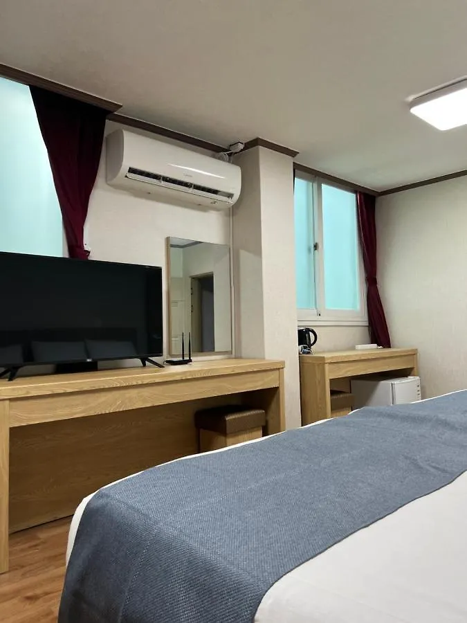 Bricks Stay Jeju City & Aiport بيت ضيافة